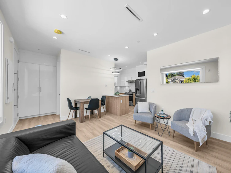 1-3320 East 44th Avenue, Vancouver, BC, V5R 3B4 - 4