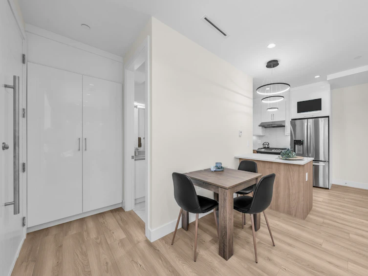 1-3320 East 44th Avenue, Vancouver, BC, V5R 3B4 - 5