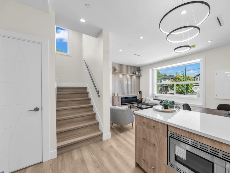 1-3320 East 44th Avenue, Vancouver, BC, V5R 3B4 - 9