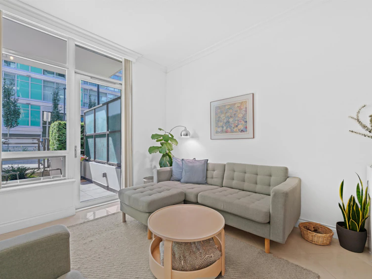 102-172 Victory Ship Way, North Vancouver, BC, V7L 0B5 - 4