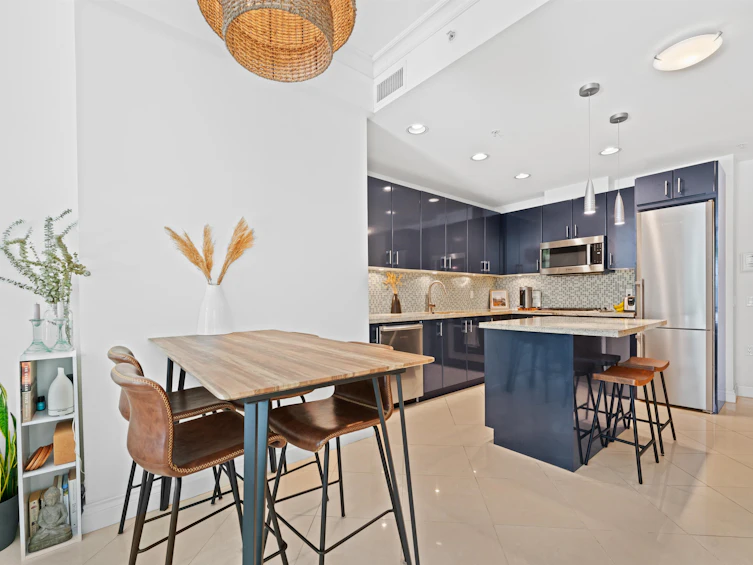 102-172 Victory Ship Way, North Vancouver, BC, V7L 0B5 - 5