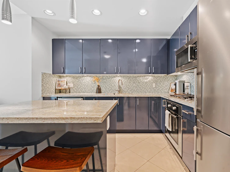 102-172 Victory Ship Way, North Vancouver, BC, V7L 0B5 - 8