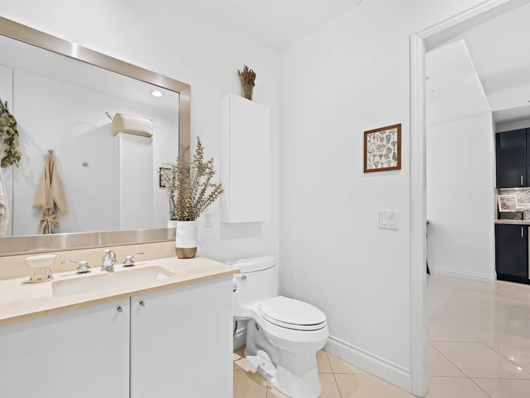 102-172 Victory Ship Way, North Vancouver, BC, V7L 0B5 - 24