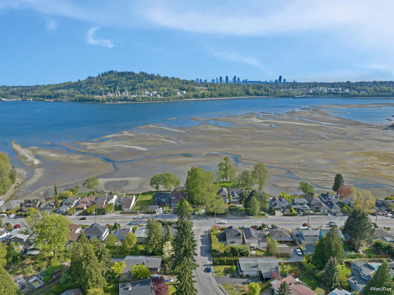 2893 Dollarton Highway, North Vancouver BC V7H 1B1