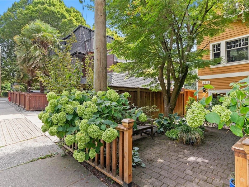 2614 W 5th Avenue, Vancouver BC V6K 1T3