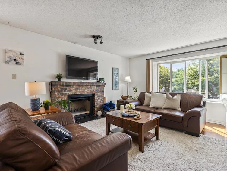 15251 97 Avenue, Surrey, BC, V3R 8C7 - 2