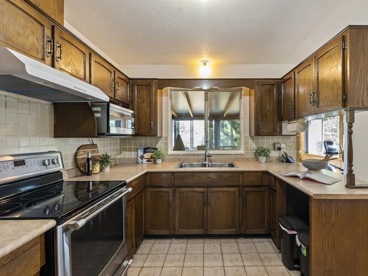 15251 97 Avenue, Surrey, BC, V3R 8C7 - 8