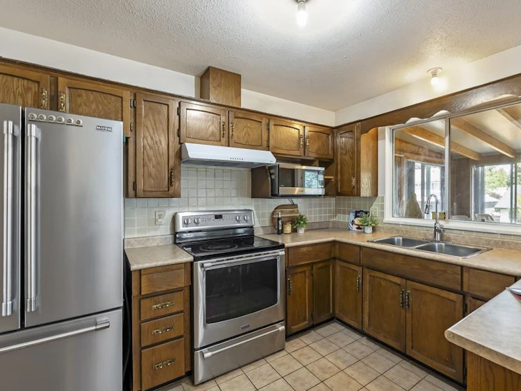 15251 97 Avenue, Surrey, BC, V3R 8C7 - 9