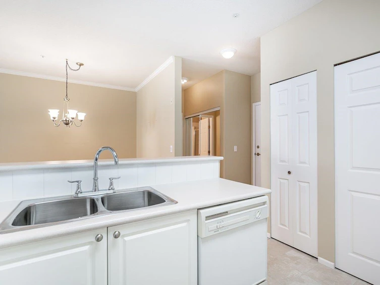 206-5555 13a Avenue, Delta, BC, V4M 2E7 - 11