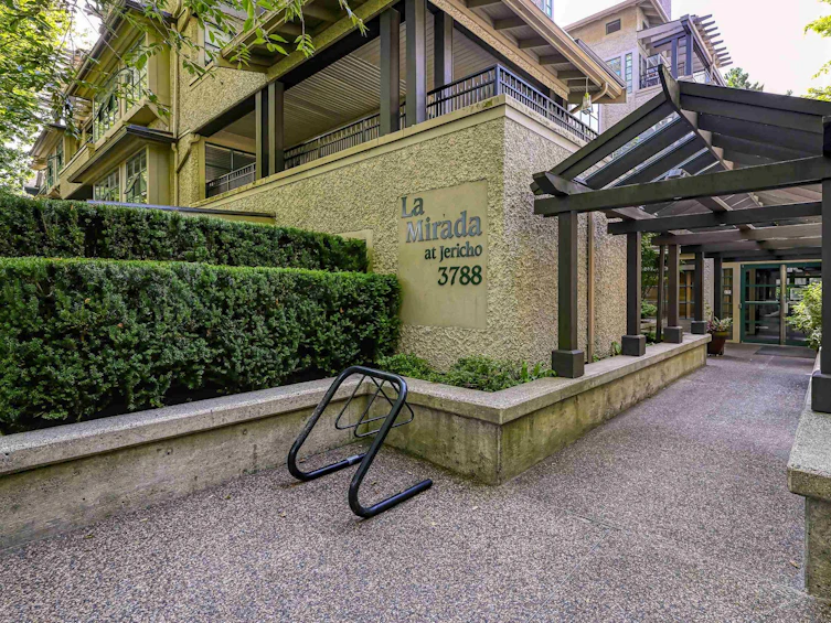 202-3788 West 8th Avenue, Vancouver, BC, V6R 1Z3 - 3