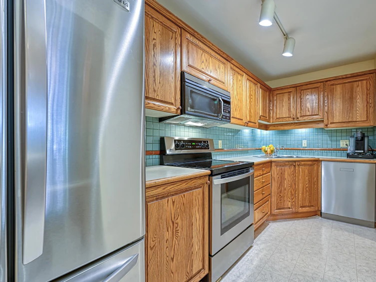 202-3788 West 8th Avenue, Vancouver, BC, V6R 1Z3 - 12