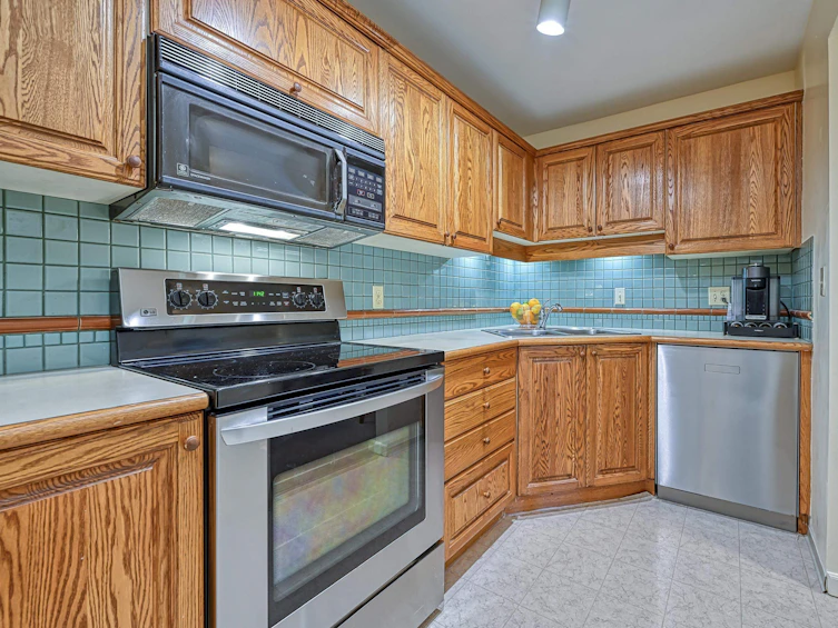 202-3788 West 8th Avenue, Vancouver, BC, V6R 1Z3 - 13