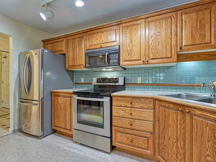 202-3788 West 8th Avenue, Vancouver, BC, V6R 1Z3 - 15