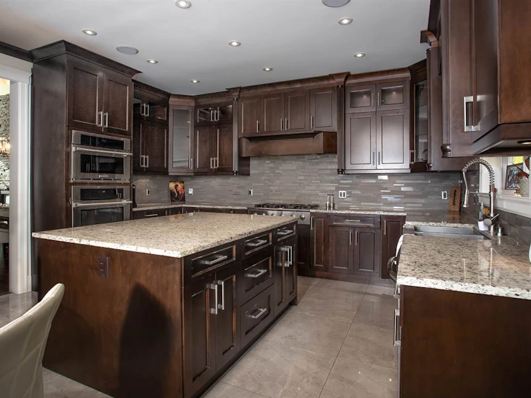 1021 Jay Crescent, Squamish, BC, V8B 0P2 - 2