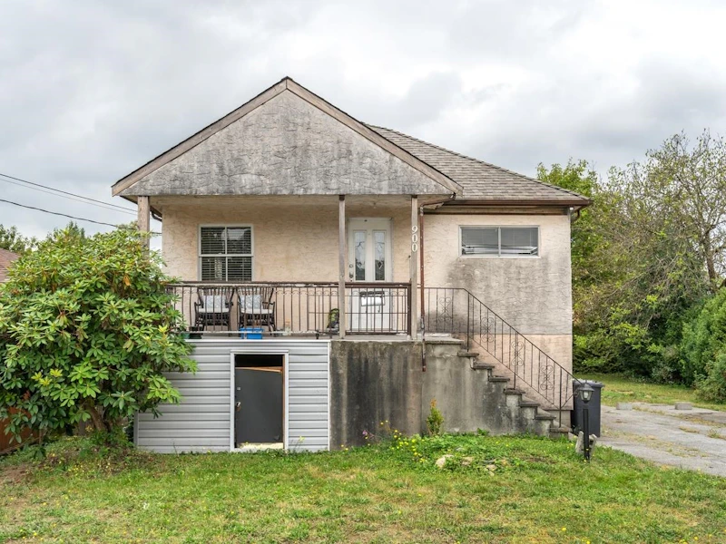 900 Lillian Street, Coquitlam BC V3J 5C4