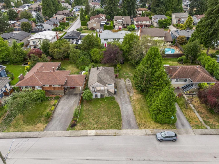 900 Lillian Street, Coquitlam, BC, V3J 5C4 - 2