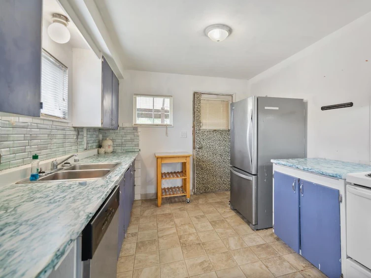 900 Lillian Street, Coquitlam, BC, V3J 5C4 - 11