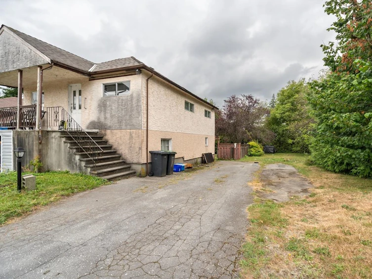 900 Lillian Street, Coquitlam, BC, V3J 5C4 - 30