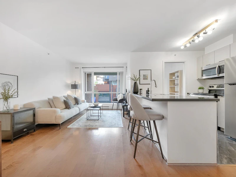 302 - 1082 Seymour Street, Vancouver BC V6B 1X9