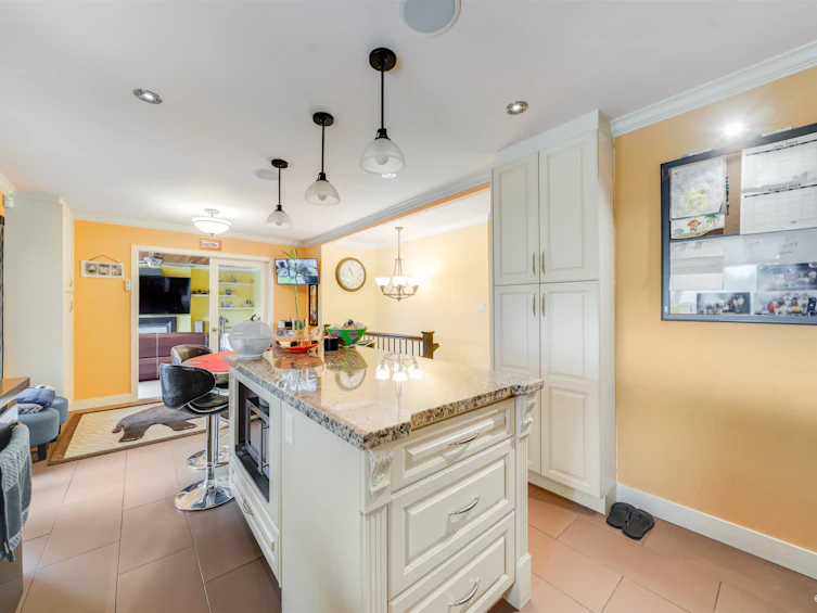 23380 Gates Avenue, Richmond, BC, V6V 1E9 - 7