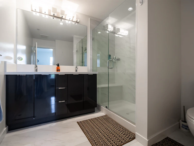 201-15137 33 Avenue, Surrey, BC, V3Z 0Y1 - 15