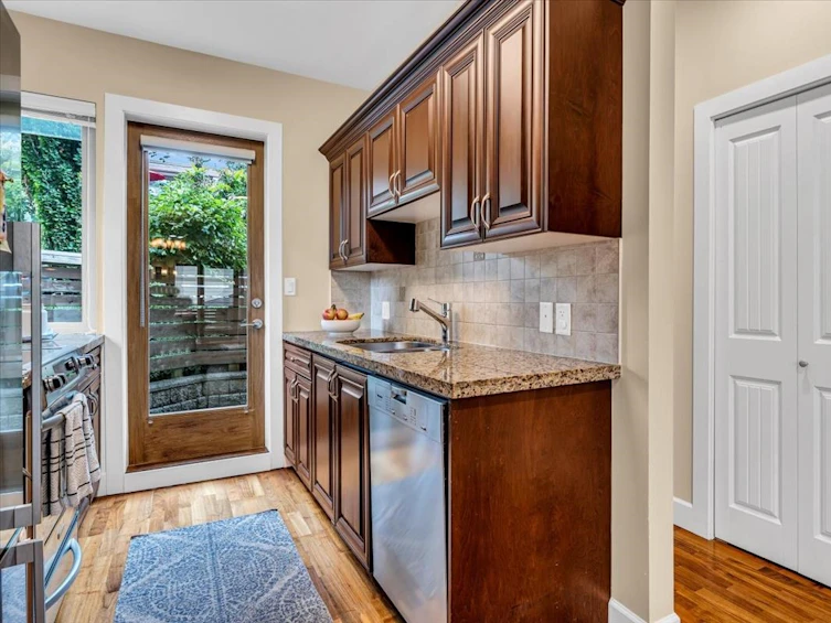 1-215 East 4th Street, North Vancouver, BC, V7L 1J1 - 19