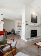 611 1000 Bowron Court