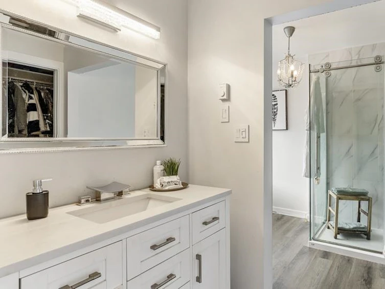 16202 Southglen Place, Surrey, BC, V4N 1T9 - 21