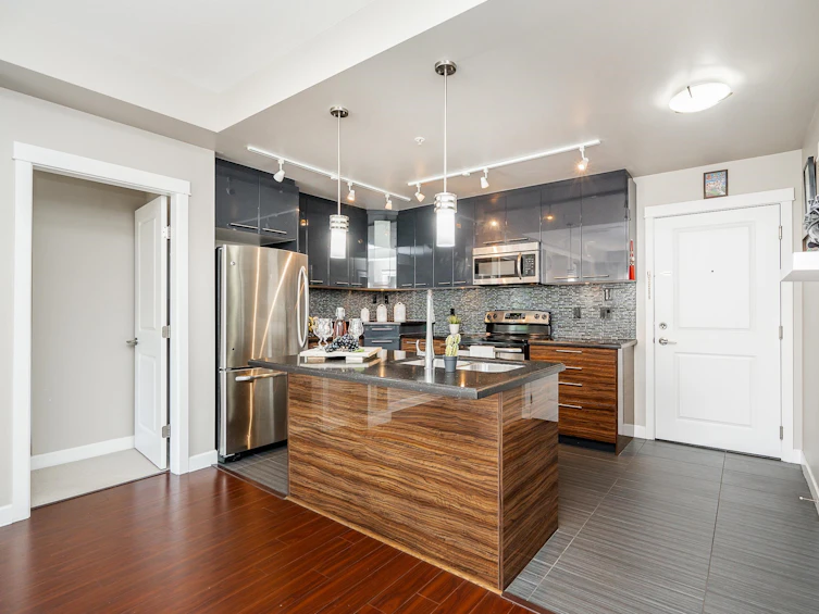 207-12039 64, Surrey, BC, V3W 0R7 - 11