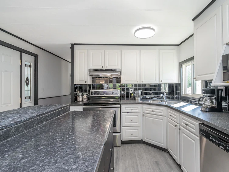 115-1840 160, Surrey, BC, V4A 4X4 - 6