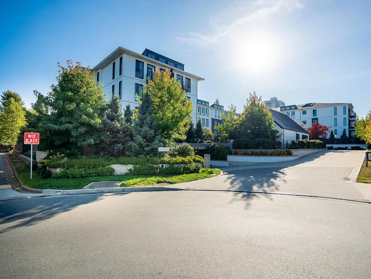 124-14968 101a, Surrey, BC, V3R 0E8 - 2