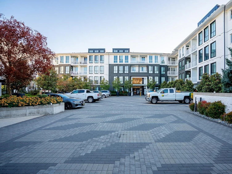 124-14968 101a, Surrey, BC, V3R 0E8 - 3
