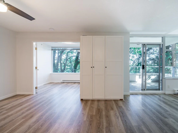 005-9298 University Crescent, Burnaby, BC, V5A 4X8 - 9