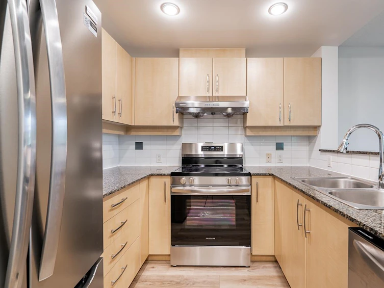 005-9298 University Crescent, Burnaby, BC, V5A 4X8 - 17