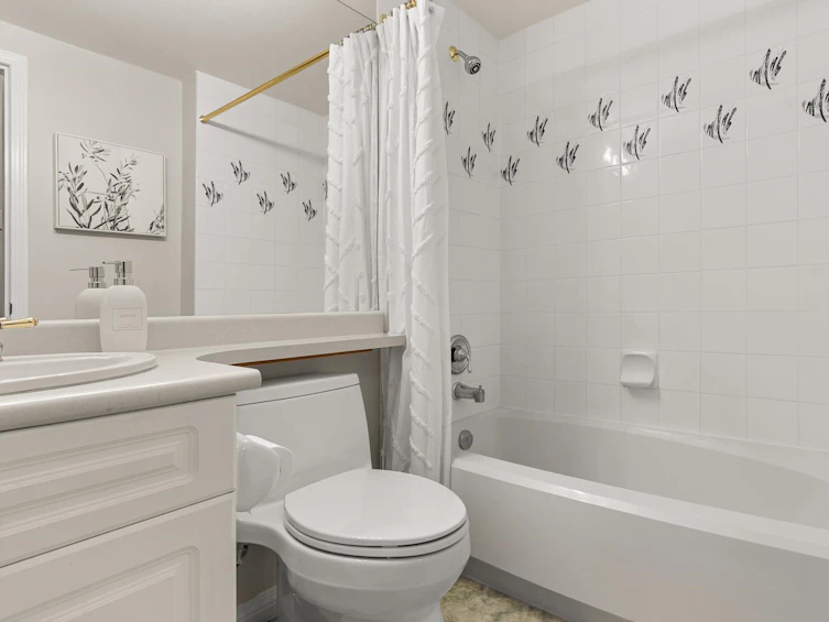 219-12088 66, Surrey, BC, V3W 1Z9 - 9