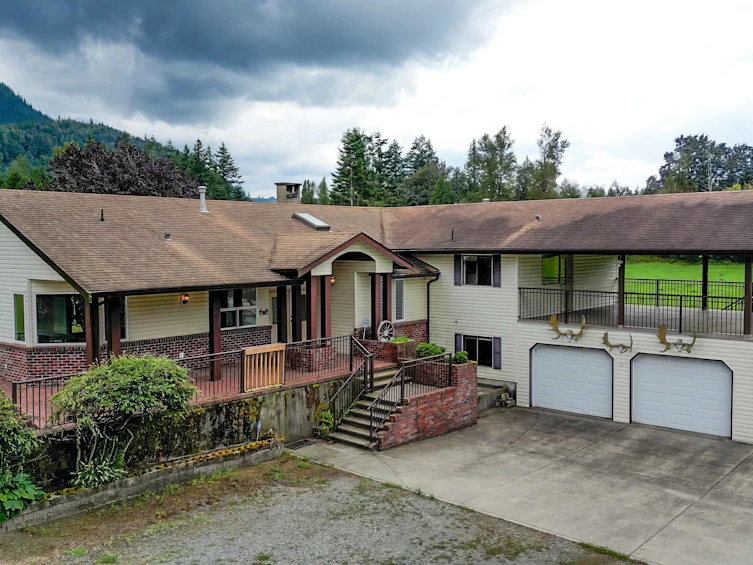 651 Maple Falls Road, Columbia Valley, BC, V2R 4X5 - 6