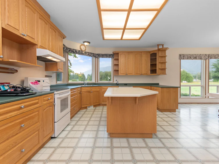 651 Maple Falls Road, Columbia Valley, BC, V2R 4X5 - 16