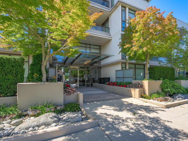 1102-1455 George, Surrey, BC, V4B 0A9