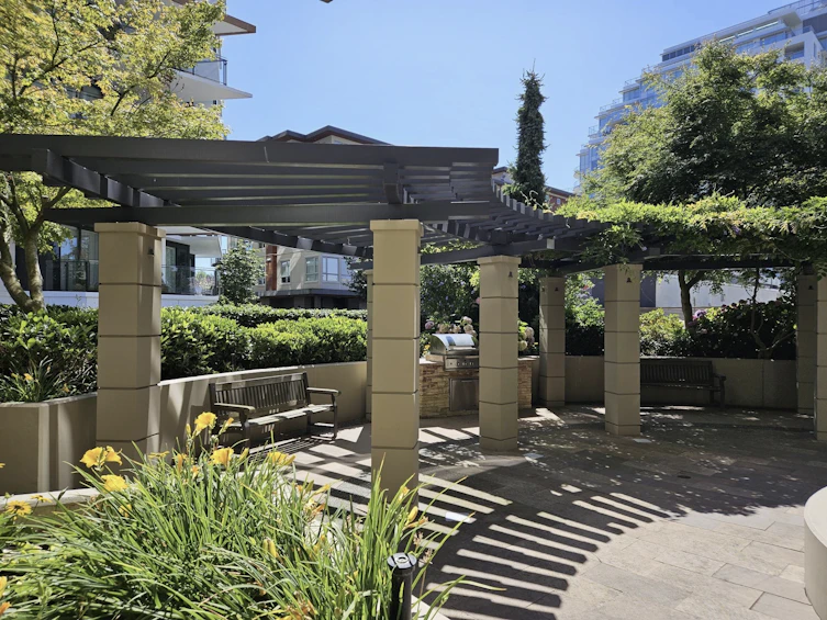 1102-1455 George, Surrey, BC, V4B 0A9 - 2