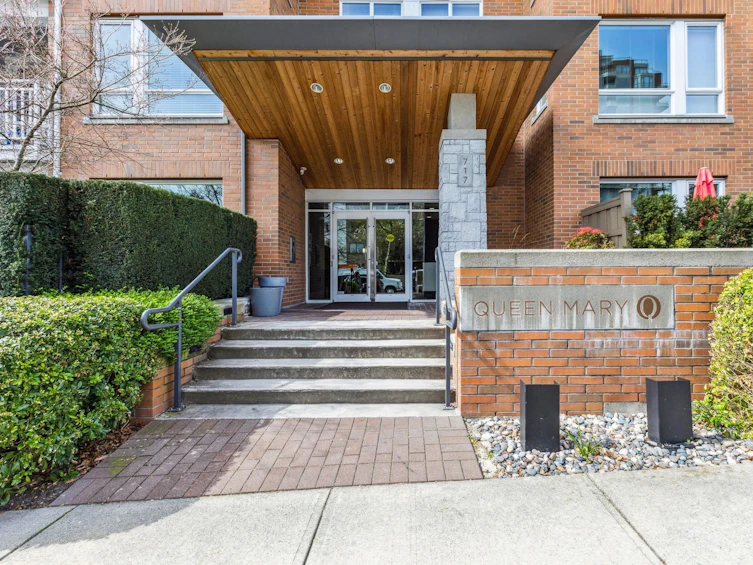 103-717 Chesterfield Avenue, North Vancouver, BC, V7M 3L8 - 3