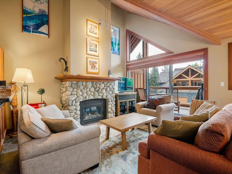 4807B Casabella Crescent, Whistler, BC, V8E 0Z4 - 2