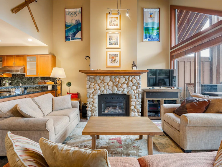 4807B Casabella Crescent, Whistler, BC, V8E 0Z4 - 3