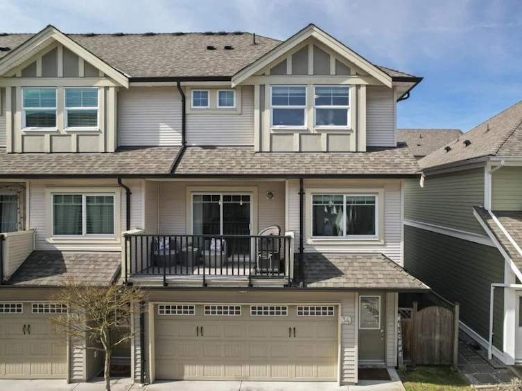 34-8358 121a, Surrey, BC, V3W 1T6