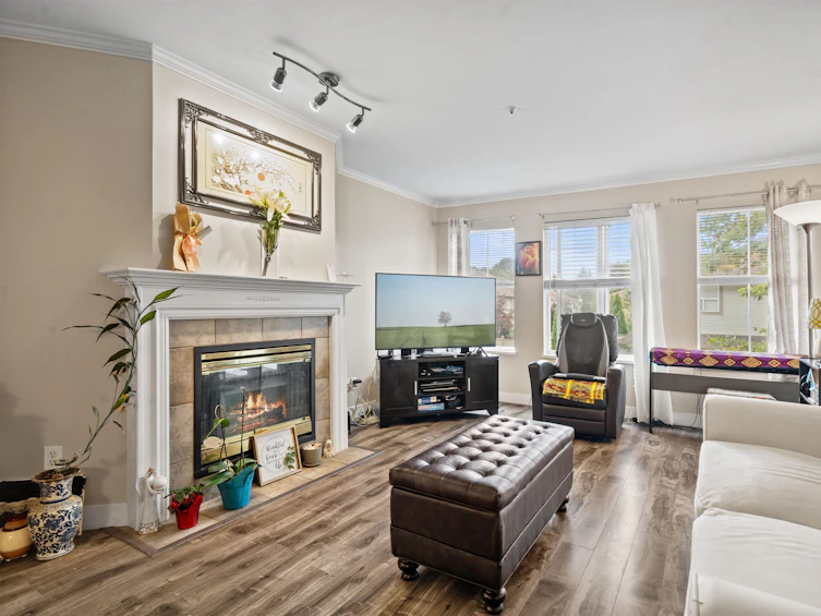 201-12155 75a, Surrey, BC, V3W 1B9 - 2