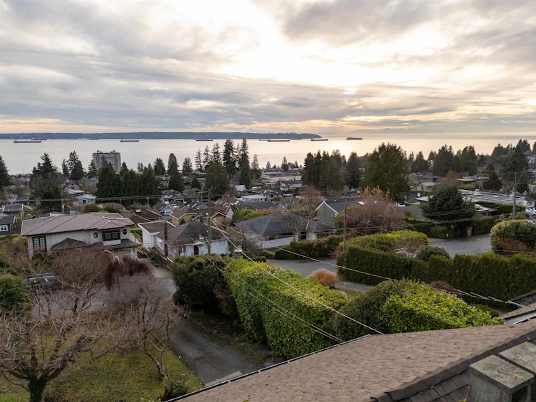 2347 Nelson Avenue, West Vancouver, BC, V7V 2R1 - 3