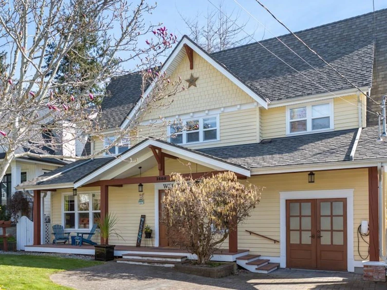 1408 129a Street, Surrey, BC, V4A 3Y7