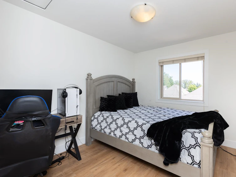 7818 211a Street, Langley, BC, V2Y 0J3 - 23