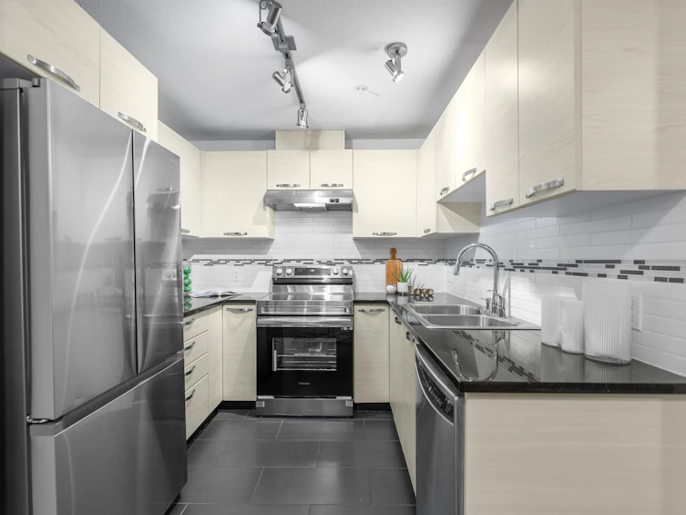 307-7478 Byrnepark Walk, Burnaby, BC, V3N 0B5 - 7