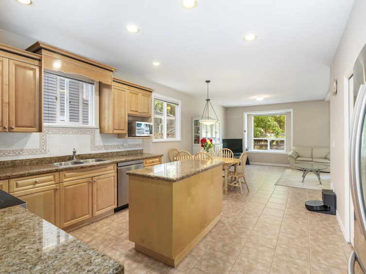 5089 Carson Street, Burnaby, BC, V5J 2Y8 - 11