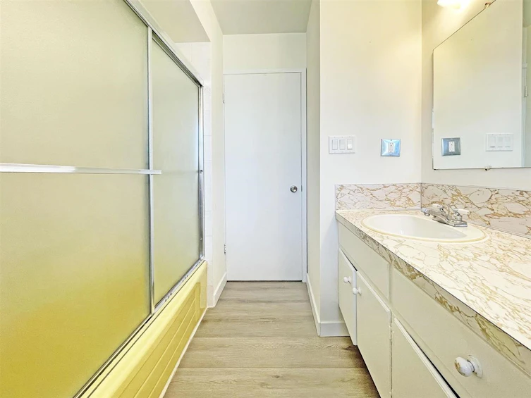 5854 Burns Place, Burnaby, BC, V5H 1X1 - 5